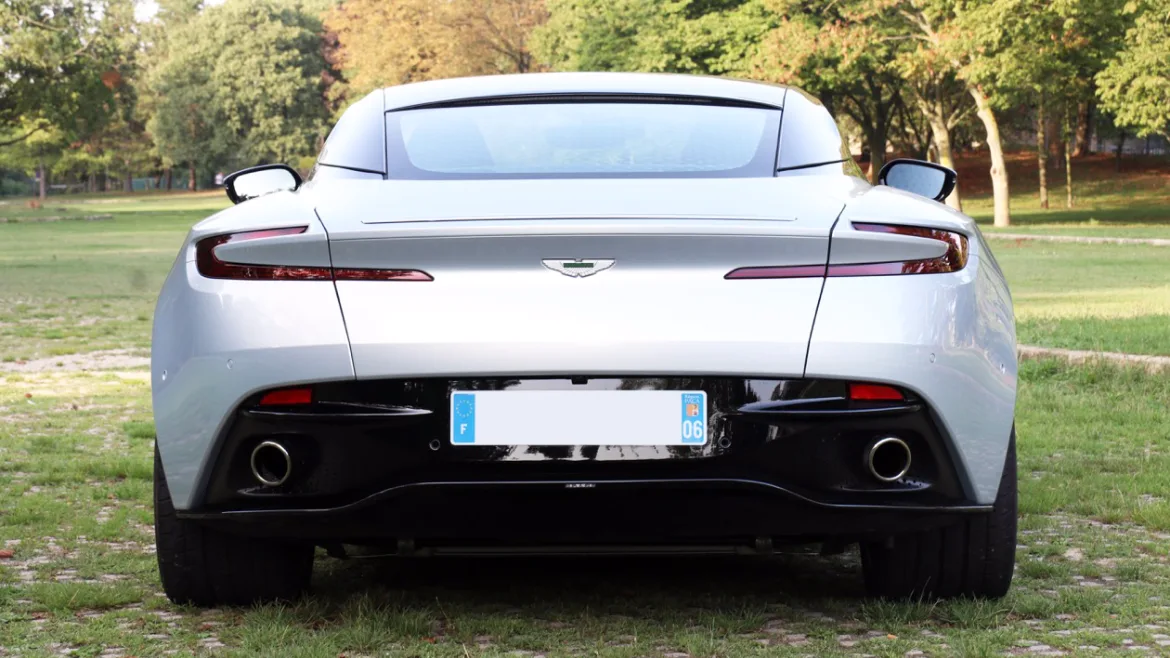 Aston Martin DB 11  LAUNCH EDITION